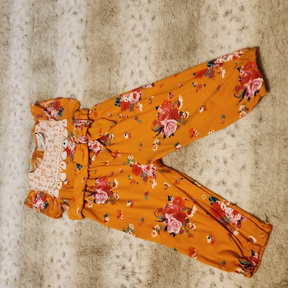 RARE EDITIONS JUMPSUIT FOR GIRLS SIZE 24 MONTHS HAS SNAPS ON LEGS